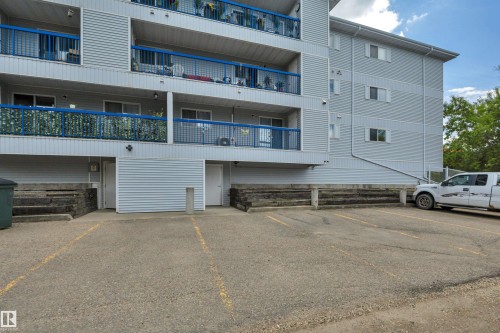 Multi-story residential building featuring light grey horizontal siding - 305 5212 48 Avenue, Wetaskiwin, AB 