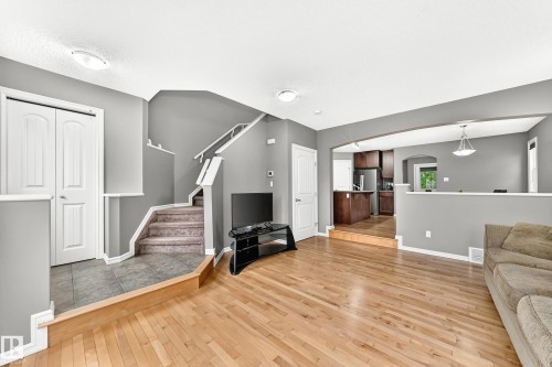 5233 2A Avenue, Edmonton, AB 