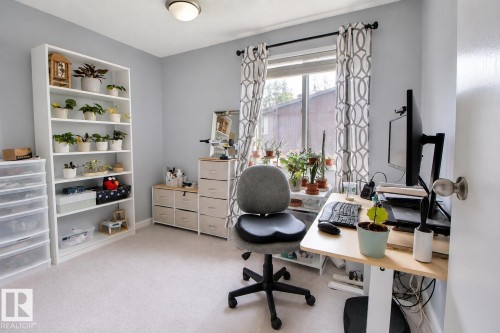 Light gray wall paint complemented by light-colored carpeting - 726 Saddleback Road, Edmonton, AB - Indoor Photo Showing Office