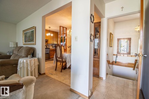 14107 58 Street, Edmonton, AB 
