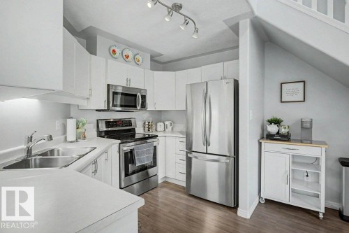 401 10827 85 Avenue, Edmonton, AB - Indoor Photo Showing Kitchen With Double Sink