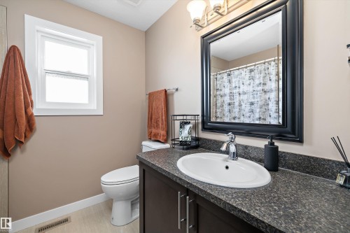 102 Richmond Link, Fort Saskatchewan, AB - Indoor Photo Showing Bathroom