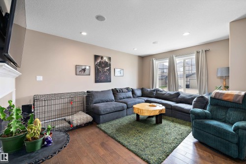 102 Richmond Link, Fort Saskatchewan, AB - Indoor Photo Showing Living Room