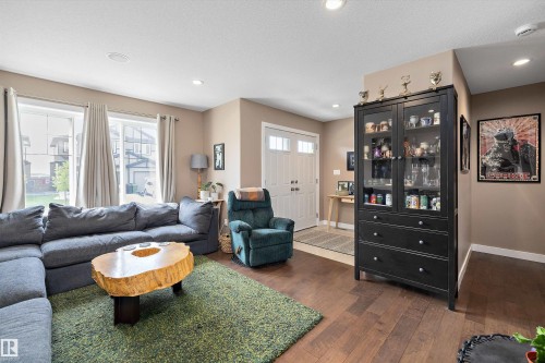 102 Richmond Link, Fort Saskatchewan, AB - Indoor Photo Showing Living Room
