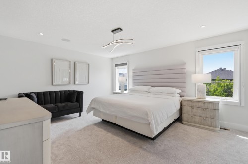 1024 Armitage Crescent, Edmonton, AB 