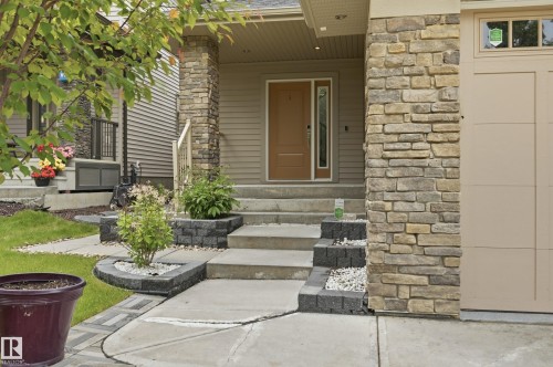 1024 Armitage Crescent, Edmonton, AB 