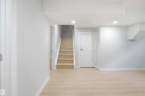 2610 33A Street, Edmonton, AB - Indoor