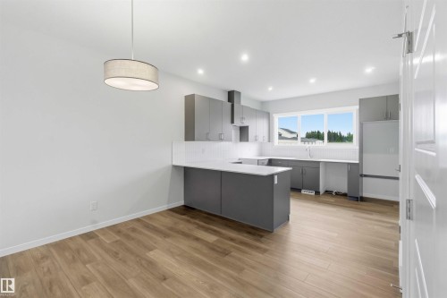 1088 Mcleod Avenue, Spruce Grove, AB - Indoor Photo Showing Kitchen
