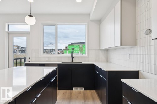 7351 Klapstein Crescent, Edmonton, AB 