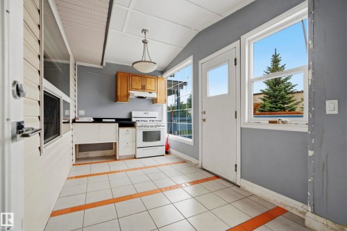 1526 37C Avenue, Edmonton, AB 