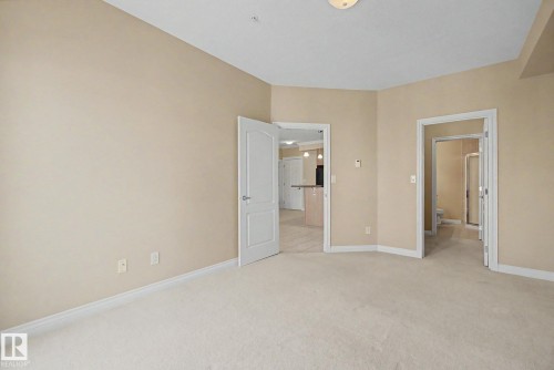 Neutral-toned walls and plush carpeting throughout - 413 10116 80 Avenue, Edmonton, AB 