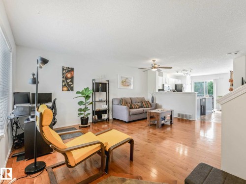 Image quality insufficient for description - 62 3075 Trelle Crescent Nw, Edmonton, AB - Indoor Photo Showing Living Room