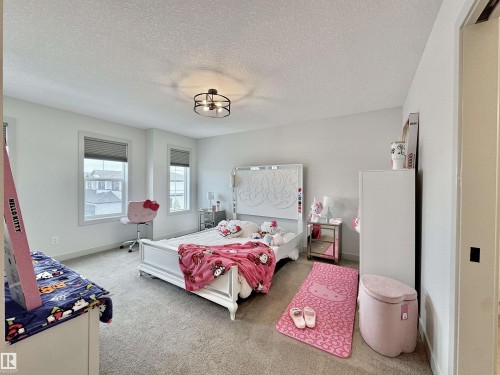 Spacious room featuring light-colored carpeting and white walls - 33 Sumac Close, Fort Saskatchewan, AB 