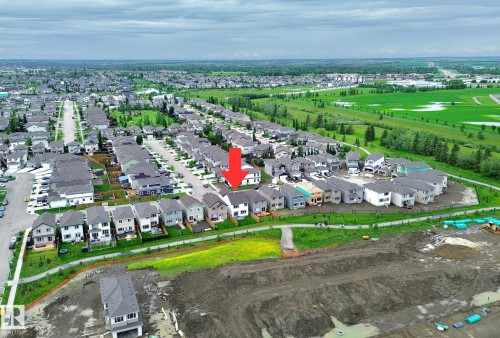 Aerial perspective of a contemporary residential neighborhood featuring rows of detached and attached homes - 33 Sumac Close, Fort Saskatchewan, AB 