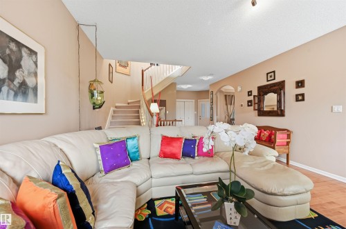 1 577 Butterworth Way, Edmonton, AB 