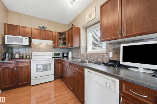 1 577 Butterworth Way, Edmonton, AB 