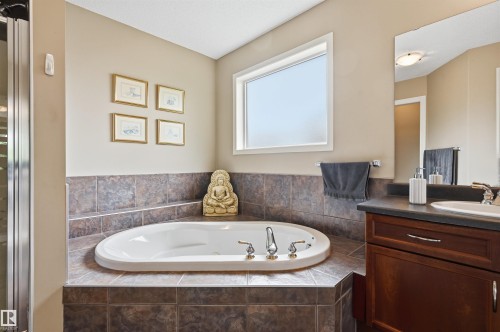 1 577 Butterworth Way, Edmonton, AB 