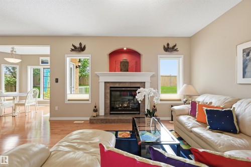 1 577 Butterworth Way, Edmonton, AB 