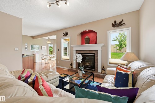 1 577 Butterworth Way, Edmonton, AB 