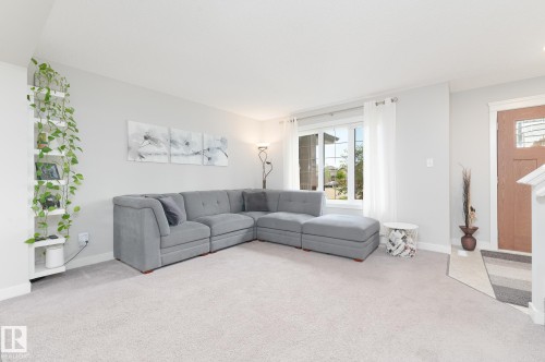 54 Tonewood Boulevard, Spruce Grove, AB - Indoor Photo Showing Living Room