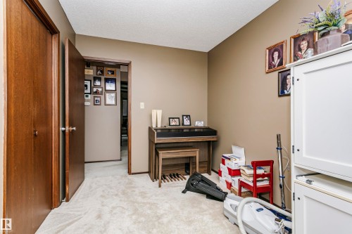 Neutral tone wall paint with light-colored carpeting - 14231 80 Street, Edmonton, AB 
