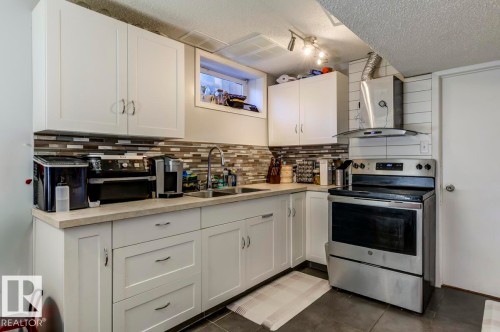 6819 10 Av, Edmonton, AB 