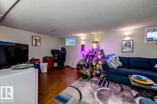 6819 10 Av, Edmonton, AB 