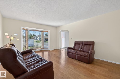 176 Waygood Road, Edmonton, AB - Indoor Photo Showing Living Room