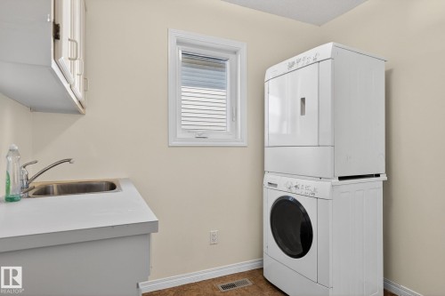 176 Waygood Road, Edmonton, AB - Indoor Photo Showing Laundry Room