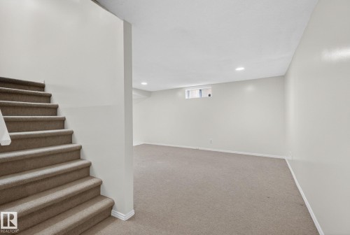 176 Waygood Road, Edmonton, AB - Indoor Photo Showing Other Room