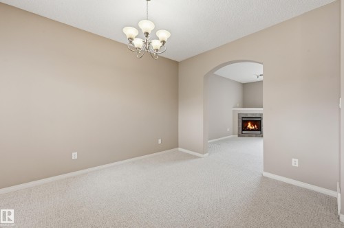 Neutral-toned wall finishes throughout - 7460 Singer Landing, Edmonton, AB 
