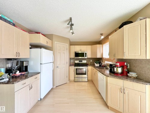 8 4755 Terwillegar Common, Edmonton, AB - Indoor Photo Showing Kitchen