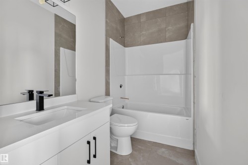14930 94 Avenue Nw, Edmonton, AB - Indoor Photo Showing Bathroom