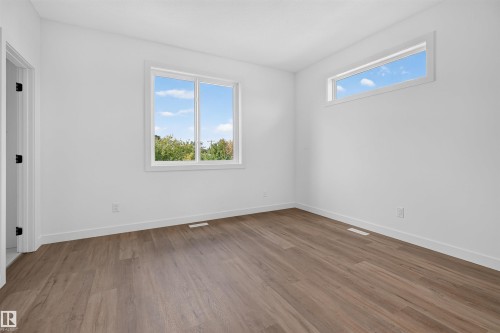14930 94 Avenue Nw, Edmonton, AB - Indoor Photo Showing Other Room
