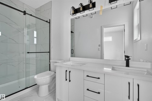14930 94 Avenue Nw, Edmonton, AB - Indoor Photo Showing Bathroom