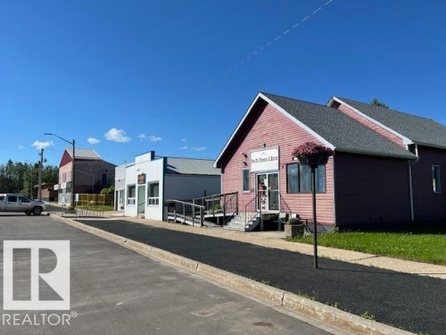 Shops - 2 Woodbend Crescent, Warburg, AB 