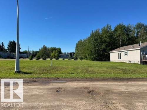 2 Woodbend Crescent, Warburg, AB 