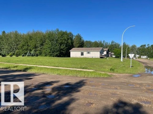 2 Woodbend Crescent, Warburg, AB 