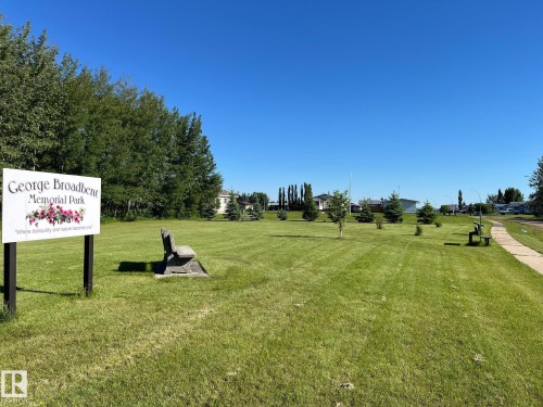 2 Woodbend Crescent, Warburg, AB 