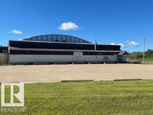 Arena - 2 Woodbend Crescent, Warburg, AB 