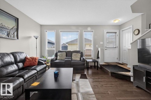 1107 35 Avenue, Edmonton, AB - Indoor Photo Showing Living Room
