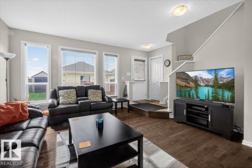 1107 35 Avenue, Edmonton, AB - Indoor Photo Showing Living Room