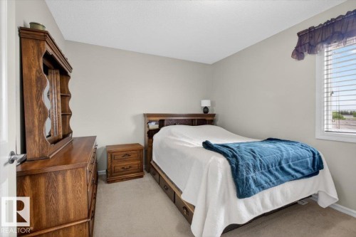 extra upstairs bedroom has a walk in closet - 1107 35 Avenue, Edmonton, AB - Indoor Photo Showing Bedroom