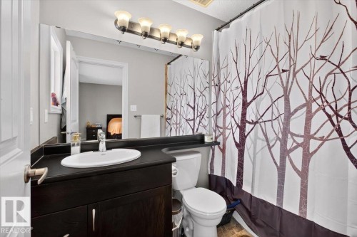 1107 35 Avenue, Edmonton, AB - Indoor Photo Showing Bathroom