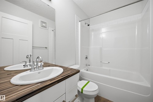 3605 Atkinson Loop, Edmonton, AB - Indoor Photo Showing Bathroom