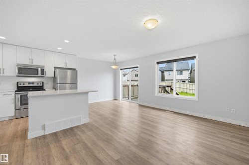 3605 Atkinson Loop, Edmonton, AB - Indoor Photo Showing Kitchen With Stainless Steel Kitchen