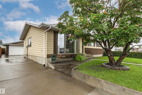 11014 163A Avenue, Edmonton, AB 