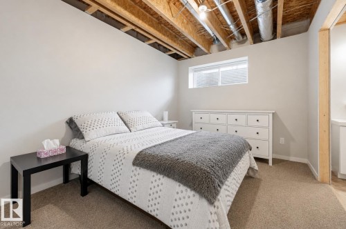 Carpeted room with a built-in window and light-toned walls - 56 Springbrook Wynd, Spruce Grove, AB - Indoor Photo Showing Bedroom