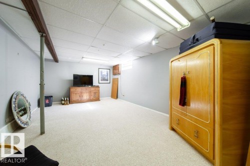 Large finished space to transpire into whatever your family needs, endless possibilities . - 4823 10 Avenue, Edmonton, AB 