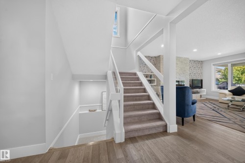 4407 Westcliff Close, Edmonton, AB 